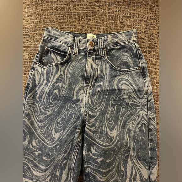BDG Blue Swirl Print Boyfriend Denim Jeans 24Wx32L - Picture 3 of 6